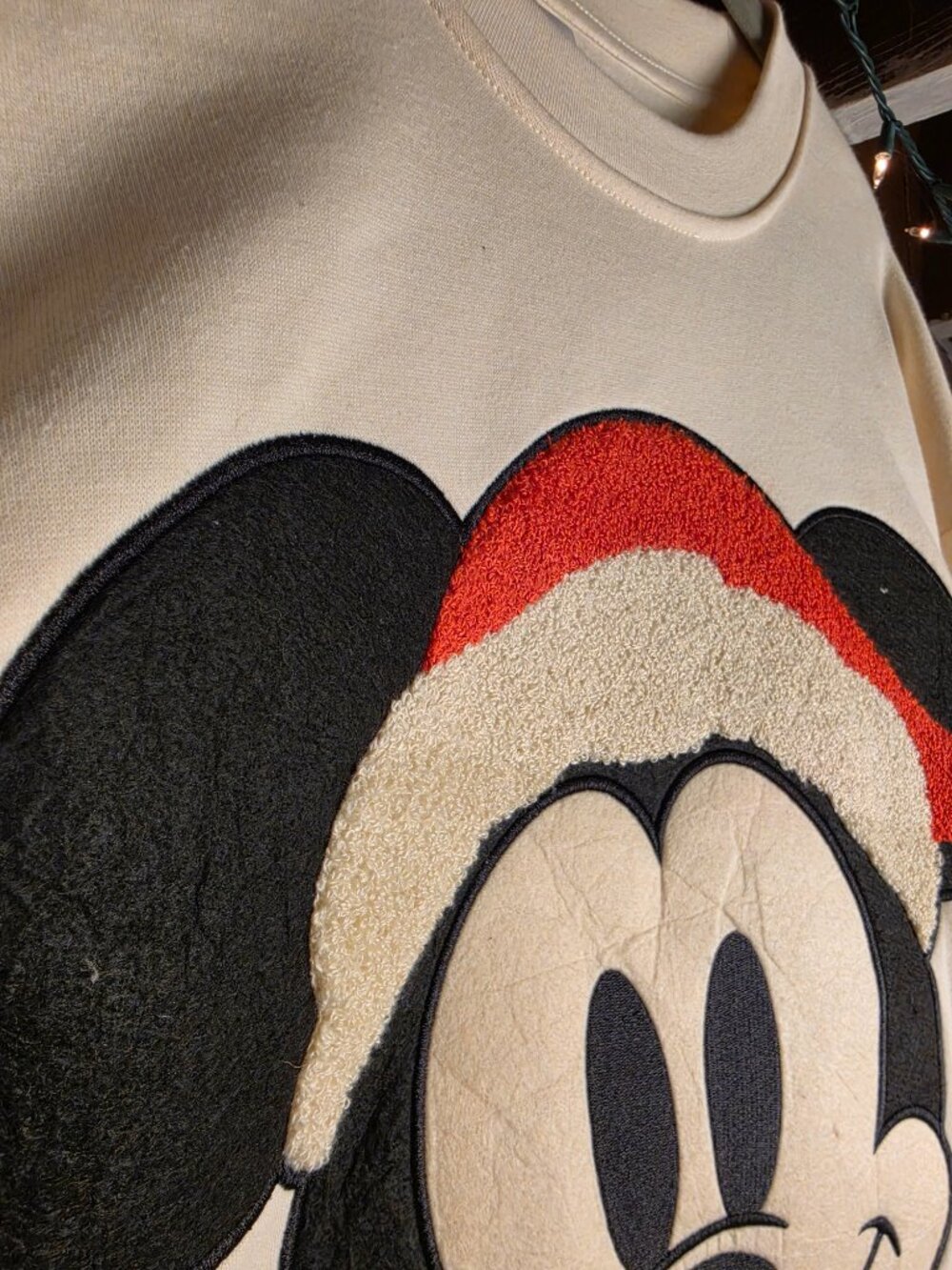 📌 Disney Store Mickey Mouse Santa Hat Chenille Crewneck Sweatshirt L - Picture 5 of 7